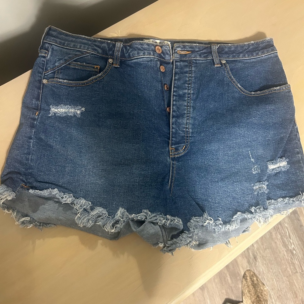 We The Free (Free People) Denim Shorts – Size 35